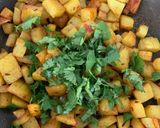 બટાકા ની સુકી ભાજી (Bataka Suki Bhaji Recipe In Gujarati) રેસીપી સ્ટેપ3ફોટો