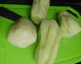 Foto do passo 2 de Salada de chuchu, ovos e cebola