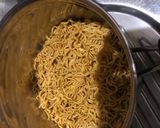 Foto langkah ke 1 dari resep Mie Kwetiaw (Mie Telor) Goreng (Simpel ala Anak Kos).