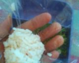 Foto langkah ke 2 dari resep Bento Nasi Minion Tahu Tempe, unik sederhana.