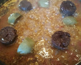 Foto del paso 3 de la receta: Arroz con boletus, morcilla de cebolla y alcachofas