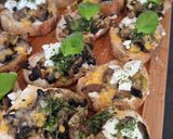 Une image de l'étape 2 de Bruschettas forestières gratinées et feta 😀.