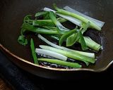 Foto langkah ke 6 dari resep Pajeon (Korean Scallion pancake).