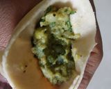 A picture of step 3 of Punjabi samosa.