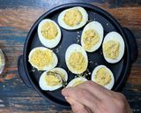 A picture of step 6 of Oeufs Mimosa (French-Style Devilled Eggs).
