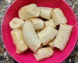 Foto del paso 1 de la receta: 🍌Torta helada / Postre banana split - con dulce de leche y mantequilla de maní bañado en chocolate🍌
