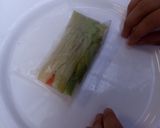 Foto langkah ke 11 dari resep Vietnam Spring Roll.