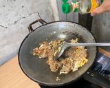 รูปขั้นตอนการทำที่ 4 ของ ข้าวผัดหมูปิ้ง