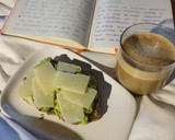 Foto del paso 1 de la receta: Tostada de aguacate y parmesano