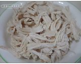A picture of step 2 of Low-Carb Shredded Chicken and Zucchini Cold Noodles.