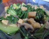 Foto langkah ke 7 dari resep Tumis Pokcoy Tahu Jamur Kancing.
