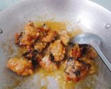 Hình bước làm 3 của món Gà chiên sauce khóm