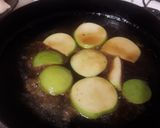 Foto del paso 3 de la receta: Pechugas grilladas con naranjas al azafrán y manzanas al coñac