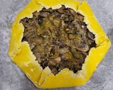 Foto langkah ke 8 dari resep Mushroom Galette (GF).