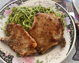 Foto del paso 2 de la receta: Tallarines verdes con chuleta a lo peruano