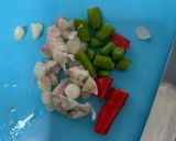 รูปขั้นตอนการทำที่ 1 ของ กุ้งผัดพริกขี้หนูราดข้าว