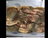 Une image de l'étape 2 de Poitrine de porc marinée et grillée.