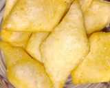A picture of step 5 of Semolina namakpara.