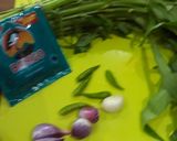 Foto langkah ke 1 dari resep Tumis Kangkung Kecap.