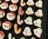 Foto langkah ke 9 dari resep Vanilla white cookies with icing sugar.