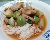 รูปขั้นตอนการทำที่ 3 ของ แกงป่าตีนไก่ใส่หมูเด้ง