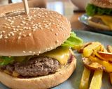 Une image de l'étape 7 de Hamburger maison avec frites cuites au four.