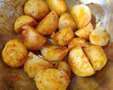 A picture of step 1 of Lasaniya batata.