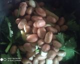 A picture of step 1 of Peanut and green coriander chutney.
