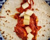 Foto del paso 6 de la receta: Tacos pibil de pollo al achiote con cebolla y cáscara de sandía encurtida