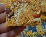 A picture of step 6 of Besan Goand aur till ka halwa.