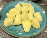 Foto del paso 2 de la receta: Brochetas de rape y merluza con salsa romescu y cachelos al pimentón