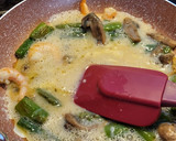 Foto del paso 9 de la receta: Revuelto de langostinos y almejas