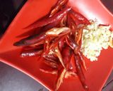 Foto langkah ke 1 dari resep Ayam Kornet Tumis Daun Bawang.