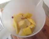 Foto del passaggio 2 della ricetta Sashimi di salmone con crema di mango al peperoncino e germogli di bietola rossi