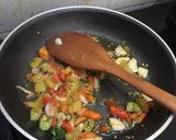 Foto langkah ke 4 dari resep Tumis Pedas Ikan Asin Cucut.