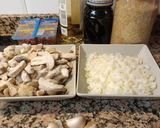 Foto del paso 1 de la receta: Arroz con jamón y champiñones