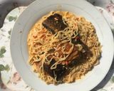 A picture of step 3 of Indomie and fried fish.