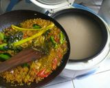 Foto langkah ke 4 dari resep Nasi Kuning Ricecooker tanpa Santan 🍚.