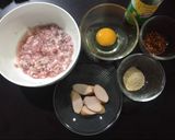 รูปขั้นตอนการทำที่ 1 ของ ลาบหมูไข่ข้น (หม้อทอดไร้น้ำมัน)