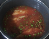 Foto del paso 1 de la receta: Merluza con tomate y guisantes