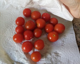 Foto del paso 1 de la receta: Nidos al huevo con queso feta y tomates cherry