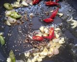 Foto langkah ke 2 dari resep Udang Saus Lada Hitam.