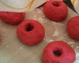 Foto langkah ke 5 dari resep Donat Ubi Red Velvet (Aneka Topping) 🍫🍩🧀.
