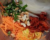 Hình bước làm 1 của món Bánh tráng trộn bò khô