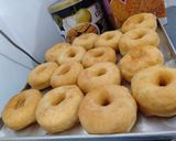 Foto langkah ke 2 dari resep Donut lembut ekonomis tanpa telur.