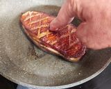 Foto del paso 6 de la receta: Magret de pato con foie y miel