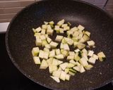 Foto del passaggio 3 della ricetta Frittata di zucchine e pisellini
