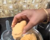 A picture of step 3 of Ribbon Pakoda.