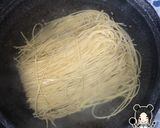 รูปขั้นตอนการทำที่ 2 ของ 🍝🍝ผัดหมี่​เหลือง​(สำเร็จ​รูป)​🍝🍝