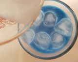 Foto langkah ke 2 dari resep Blue Vanilla Latte.